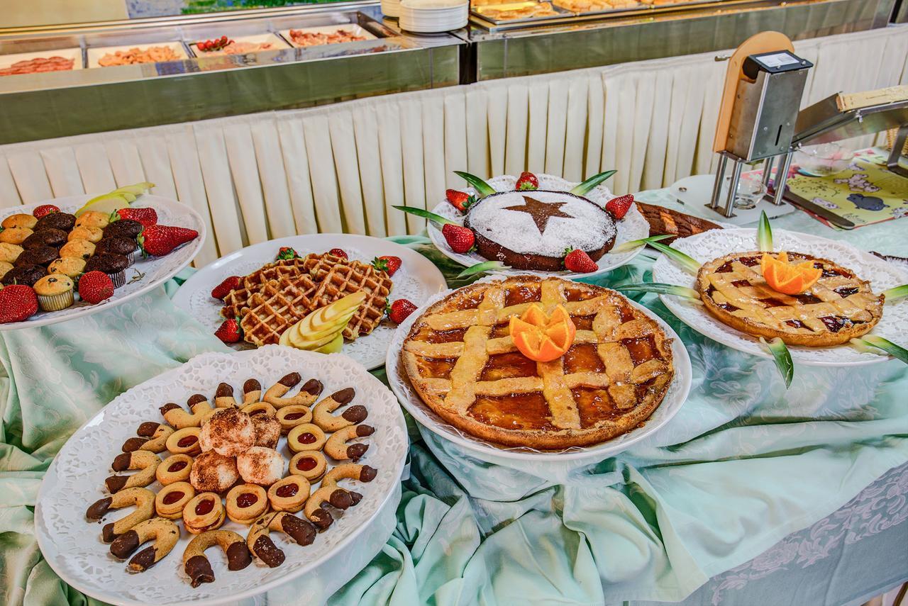 Hotel Gambrinus - Valentini Family Village Беллария-Иджеа-Марина Экстерьер фото
